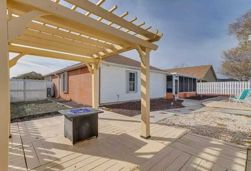 Pensacola Home W/ Private Hot Tub: 4 Mi To Beach!