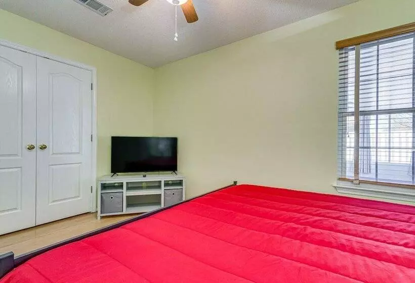 Pensacola Home W/ Private Hot Tub: 4 Mi To Beach!