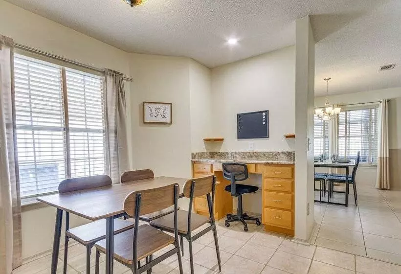 Pensacola Home W/ Private Hot Tub: 4 Mi To Beach!