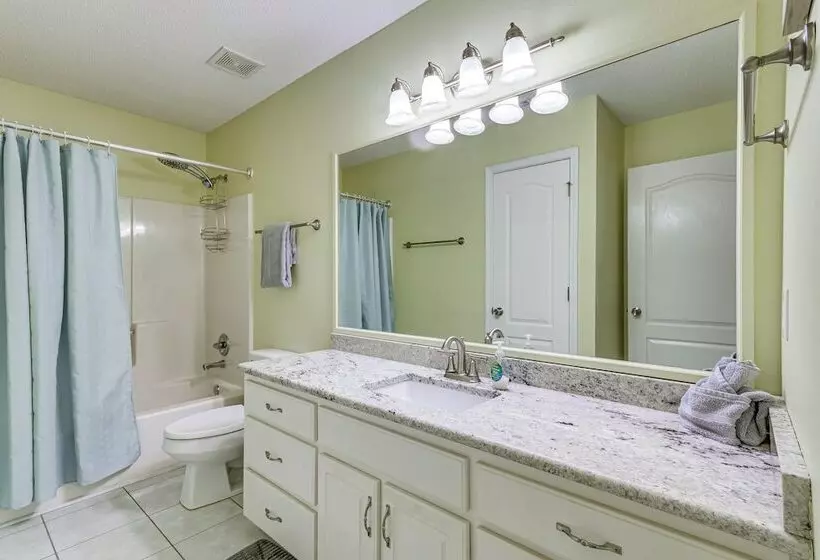 Pensacola Home W/ Private Hot Tub: 4 Mi To Beach!