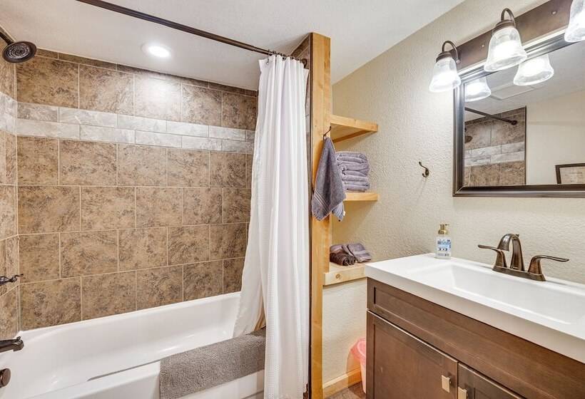 Pet Friendly Florissant Cabin W/ Fire Pit!