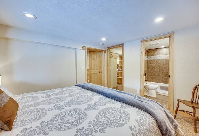 Pet Friendly Florissant Cabin W/ Fire Pit!