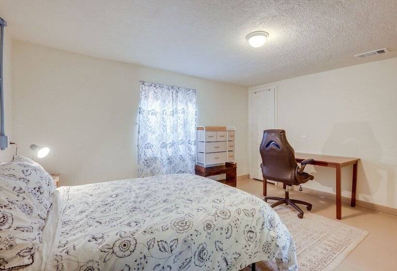 Pet Friendly Home Near Downtown Albuquerque!