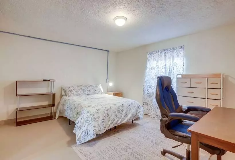 Pet Friendly Home Near Downtown Albuquerque!
