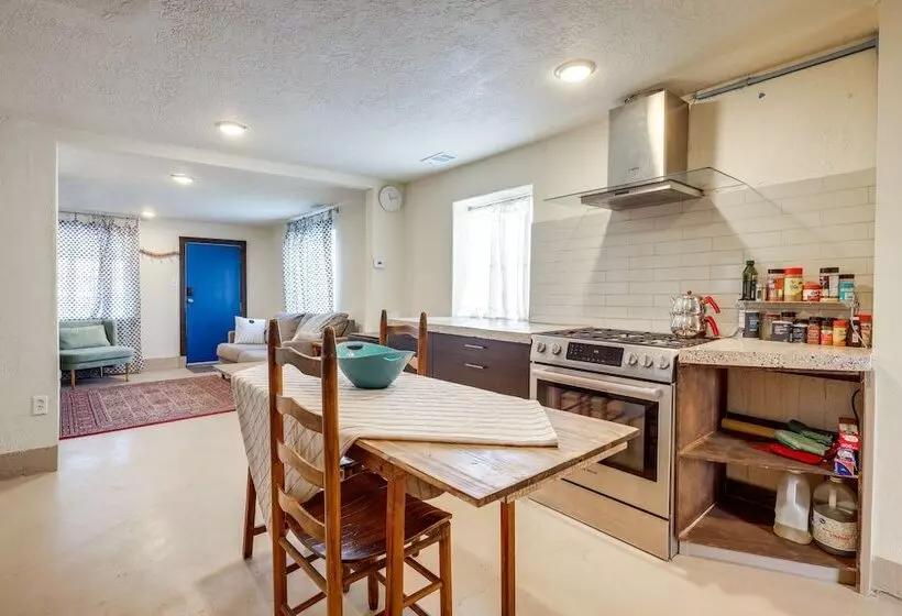 Pet Friendly Home Near Downtown Albuquerque!