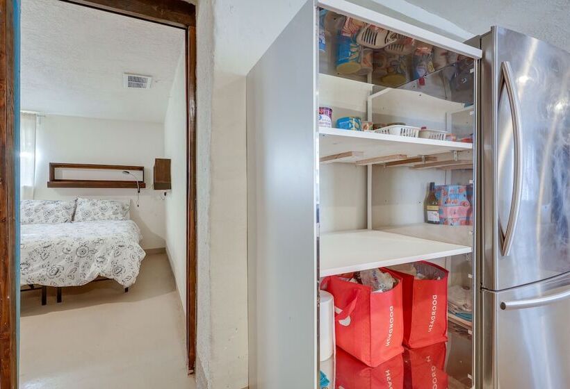 Pet Friendly Home Near Downtown Albuquerque!