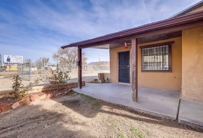 Pet Friendly Home Near Downtown Albuquerque!