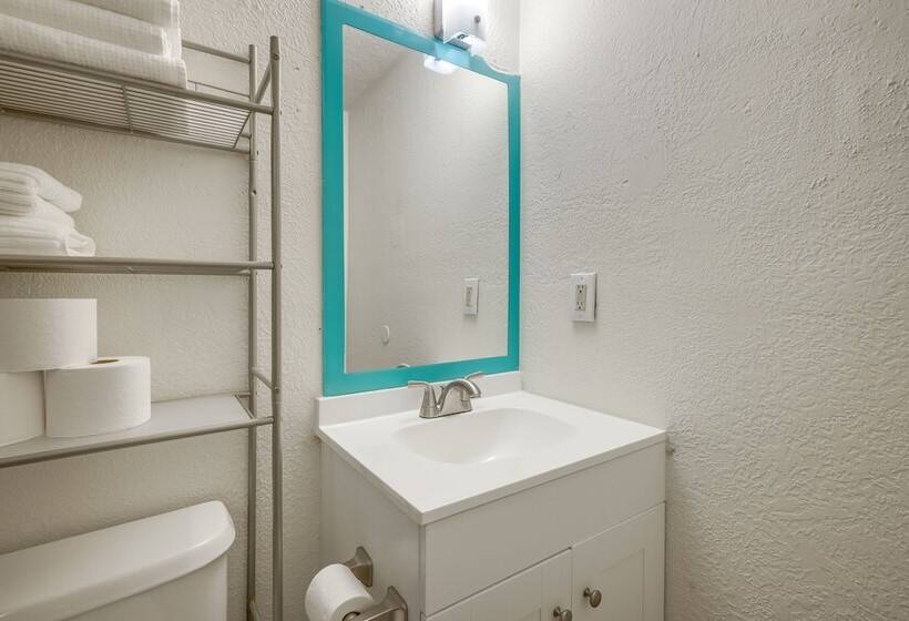 Pet Friendly Home Near Downtown Albuquerque!