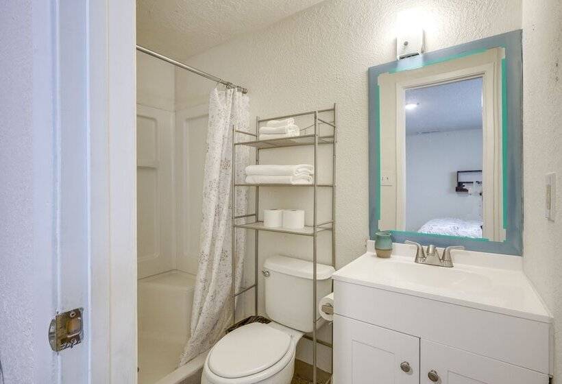 Pet Friendly Home Near Downtown Albuquerque!