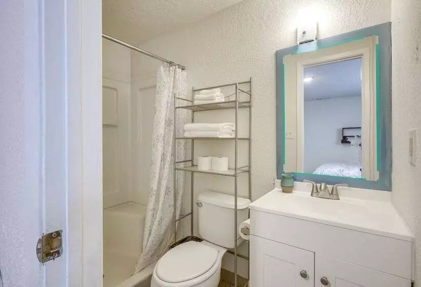 Pet Friendly Home Near Downtown Albuquerque!