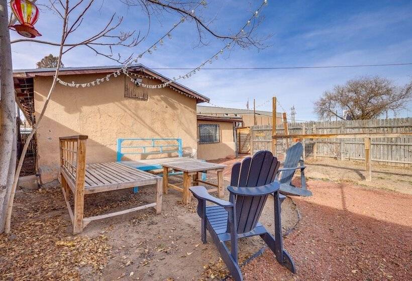 Pet Friendly Home Near Downtown Albuquerque!