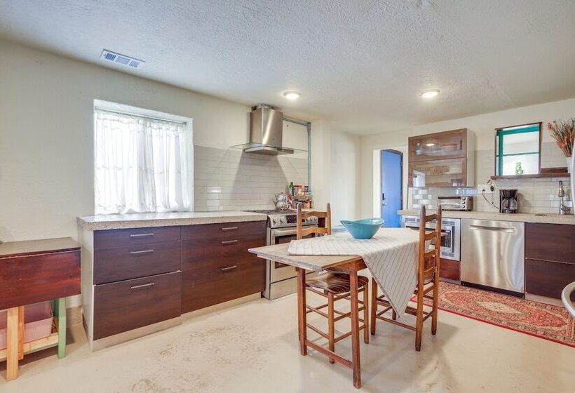 Pet Friendly Home Near Downtown Albuquerque!