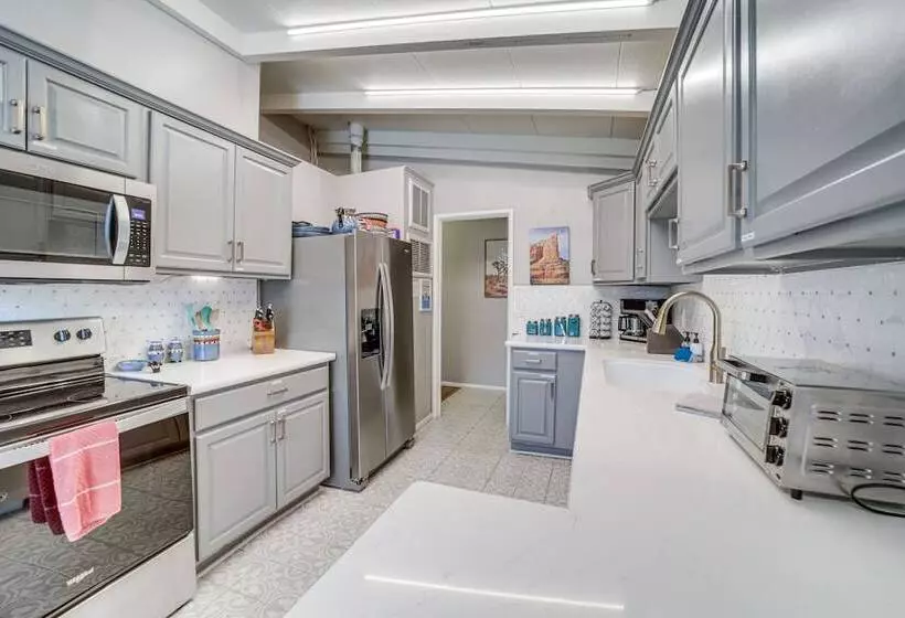 Pet Friendly Sedona Home: Hot Tub, Walk To Trails!