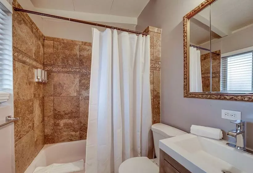Pet Friendly Sedona Home: Hot Tub, Walk To Trails!