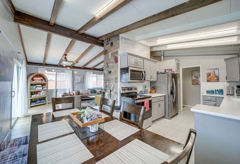 Pet Friendly Sedona Home: Hot Tub, Walk To Trails!