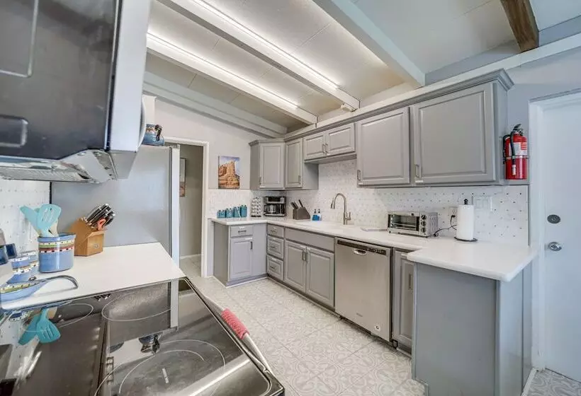 Pet Friendly Sedona Home: Hot Tub, Walk To Trails!