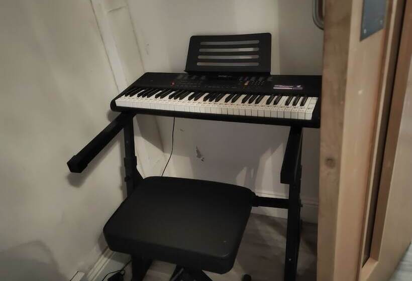 레지던스 Self Contained 2 Bedrooms House Free Parking