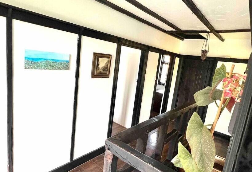 住所  Character Home By River Thames