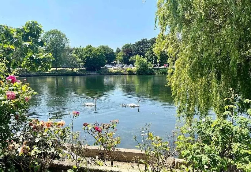 Residenssi Character Home By River Thames