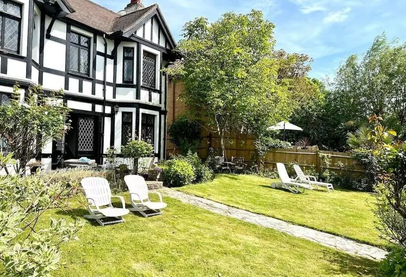 Residenssi Character Home By River Thames