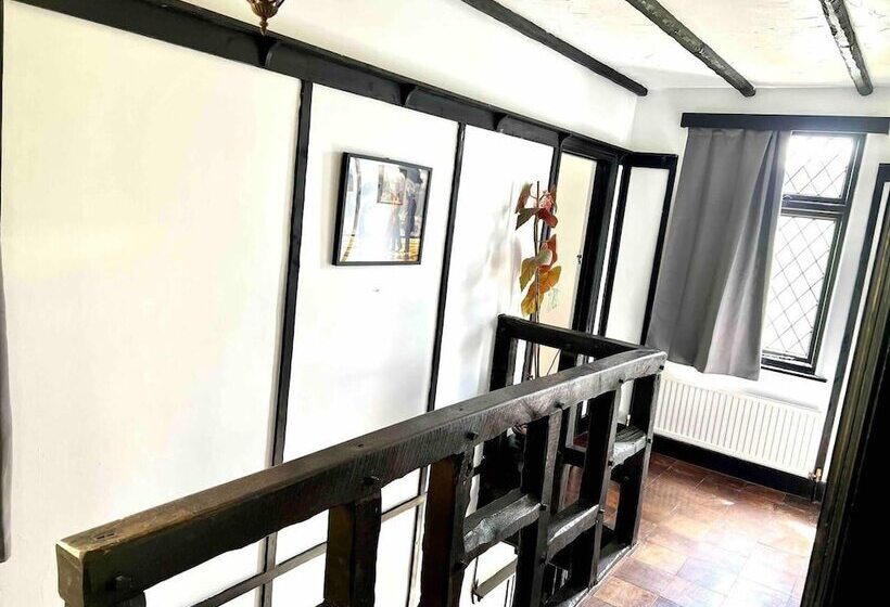 住所  Character Home By River Thames