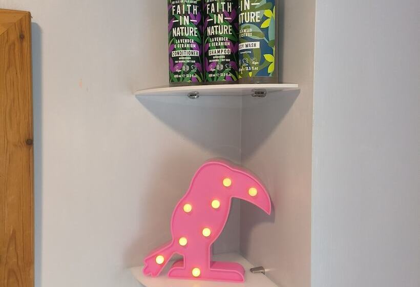 레지던스 Private Entire House   3 Bedrooms, Garden, Parking