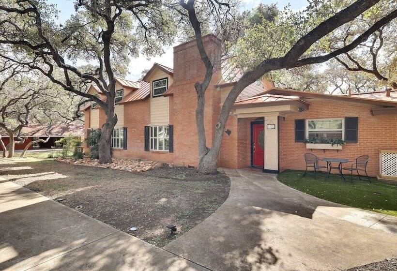 San Antonio Home: Private Pool & Covered Patio