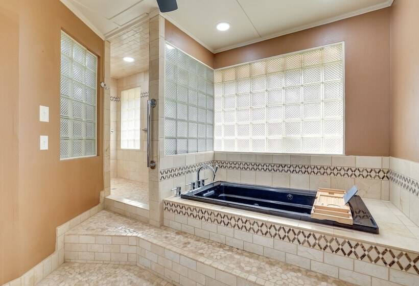 San Antonio Home: Private Pool & Covered Patio