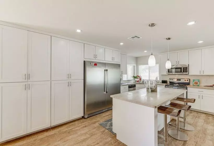 Scottsdale Home W/ Patio, Near Arizona Boardwalk!