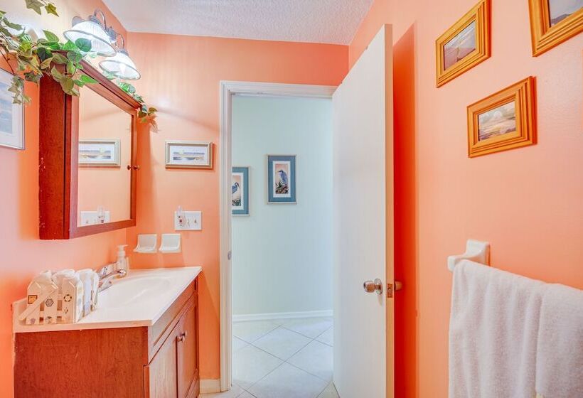 Sebastian Home W/ Screened Lanai: 8 Mi To Beach!