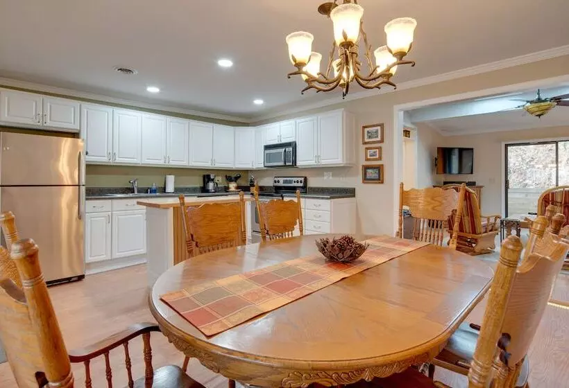Serene Lake Lure Cabin W/ Resort Amenities!