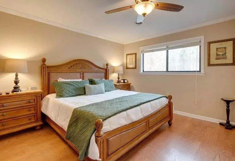 Serene Lake Lure Cabin W/ Resort Amenities!