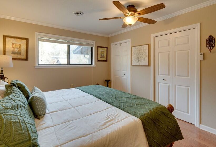 Serene Lake Lure Cabin W/ Resort Amenities!