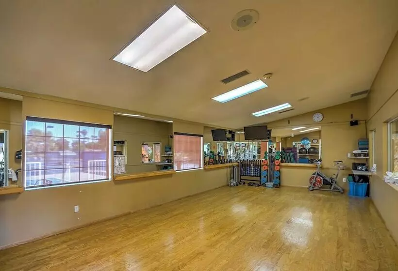 Spacious Indio Home W/ Patio & Community Pools