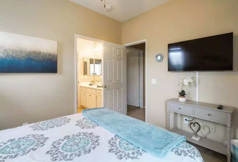 Spacious Indio Home W/ Patio & Community Pools