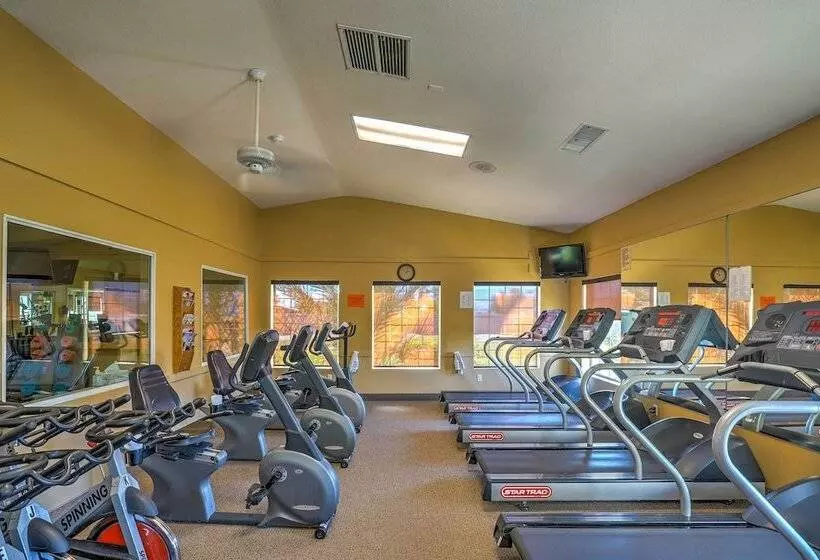 Spacious Indio Home W/ Patio & Community Pools