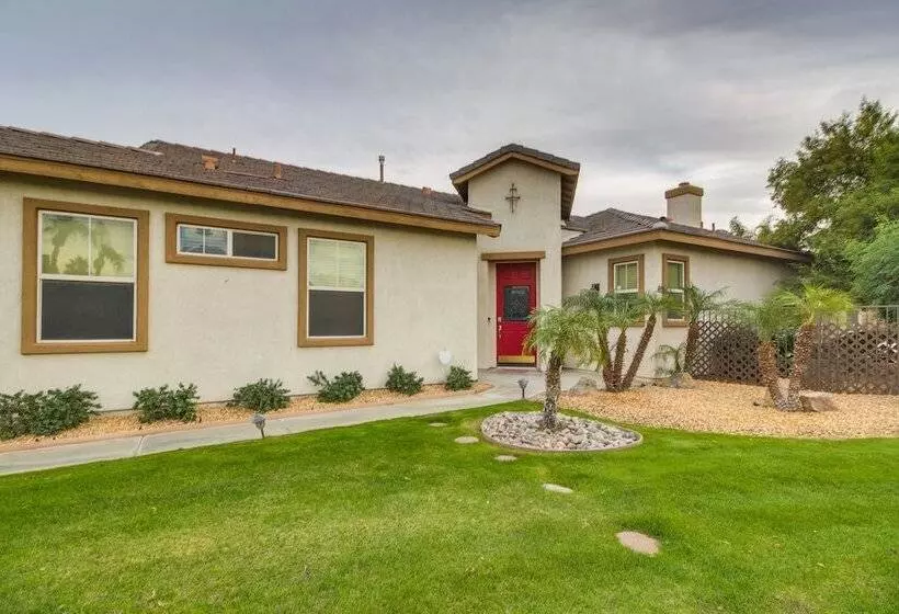 Spacious Indio Home W/ Patio & Community Pools
