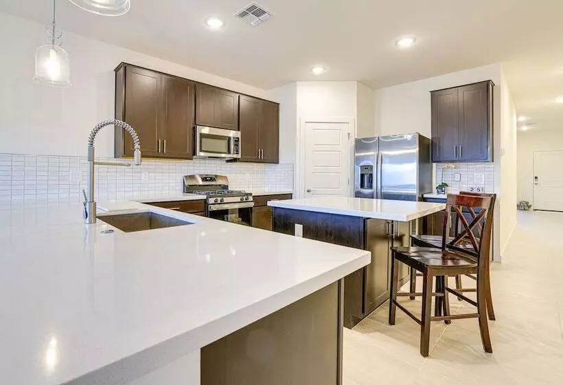 Spacious Maricopa Vacation Home ~ 4 Mi To Downtown