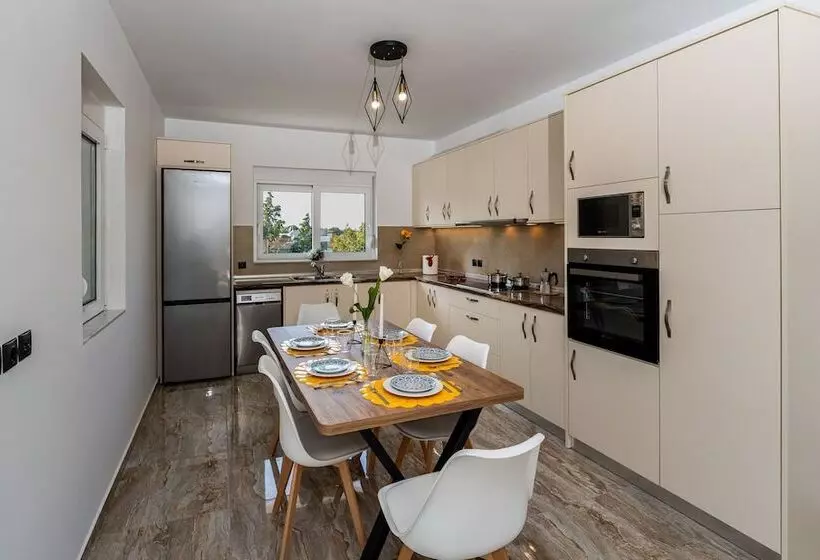 Sweet Home Apartments