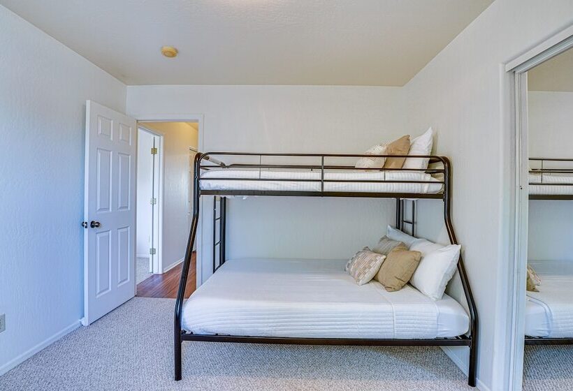 Thatcher Home W/ Fenced Backyard: 3 Mi To Downtown