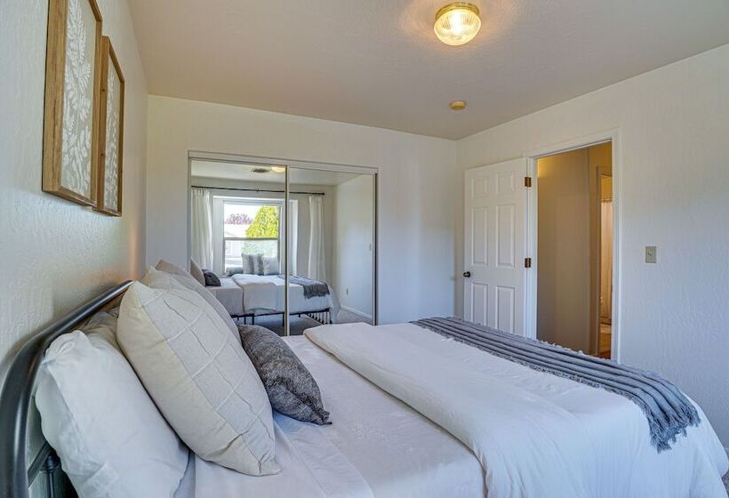 Thatcher Home W/ Fenced Backyard: 3 Mi To Downtown