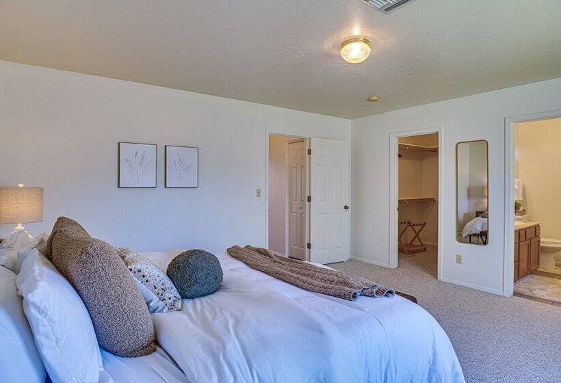 Thatcher Home W/ Fenced Backyard: 3 Mi To Downtown