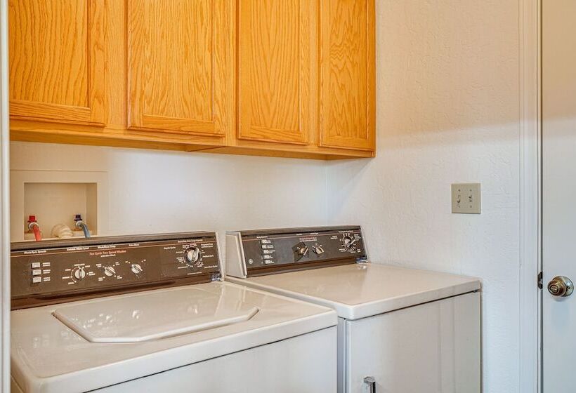 Thatcher Home W/ Fenced Backyard: 3 Mi To Downtown