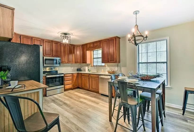 Beautiful Clarkesville Home ~ 8 Mi To Helen!