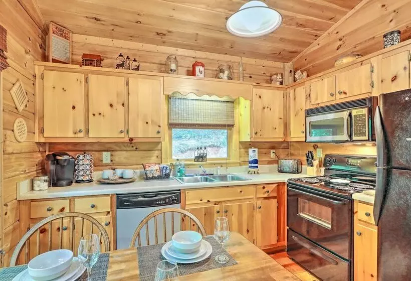 Bigfoot S Hideout  In Blue Ridge W/ Hot Tub!