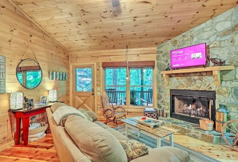 Bigfoot S Hideout  In Blue Ridge W/ Hot Tub!