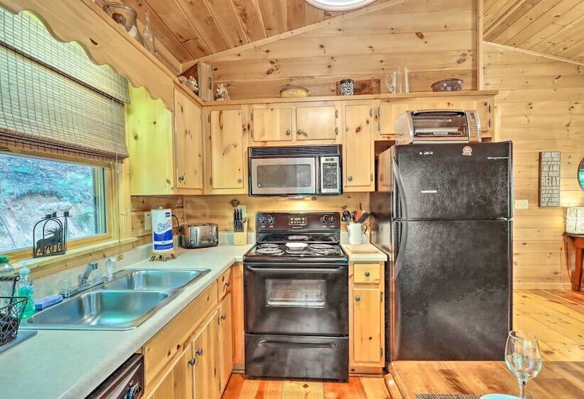 Bigfoot S Hideout In Blue Ridge W/ Hot Tub!