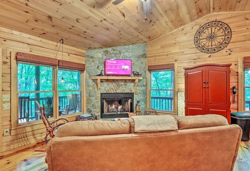 Bigfoot S Hideout In Blue Ridge W/ Hot Tub!