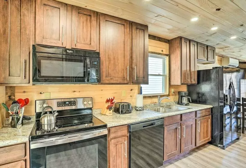 Brand New Trenton Cabin: Panoramic Lake Views