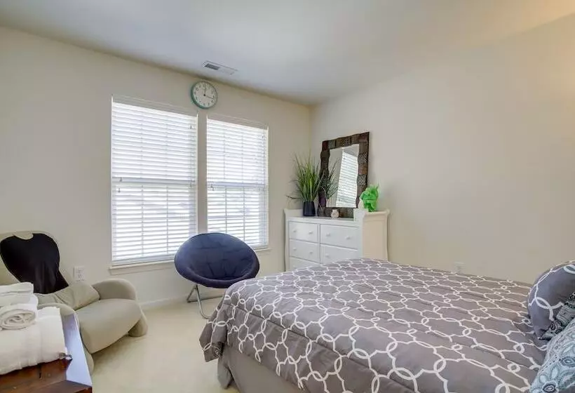 Bright Greenbackville Vacation Home W/ Game Room